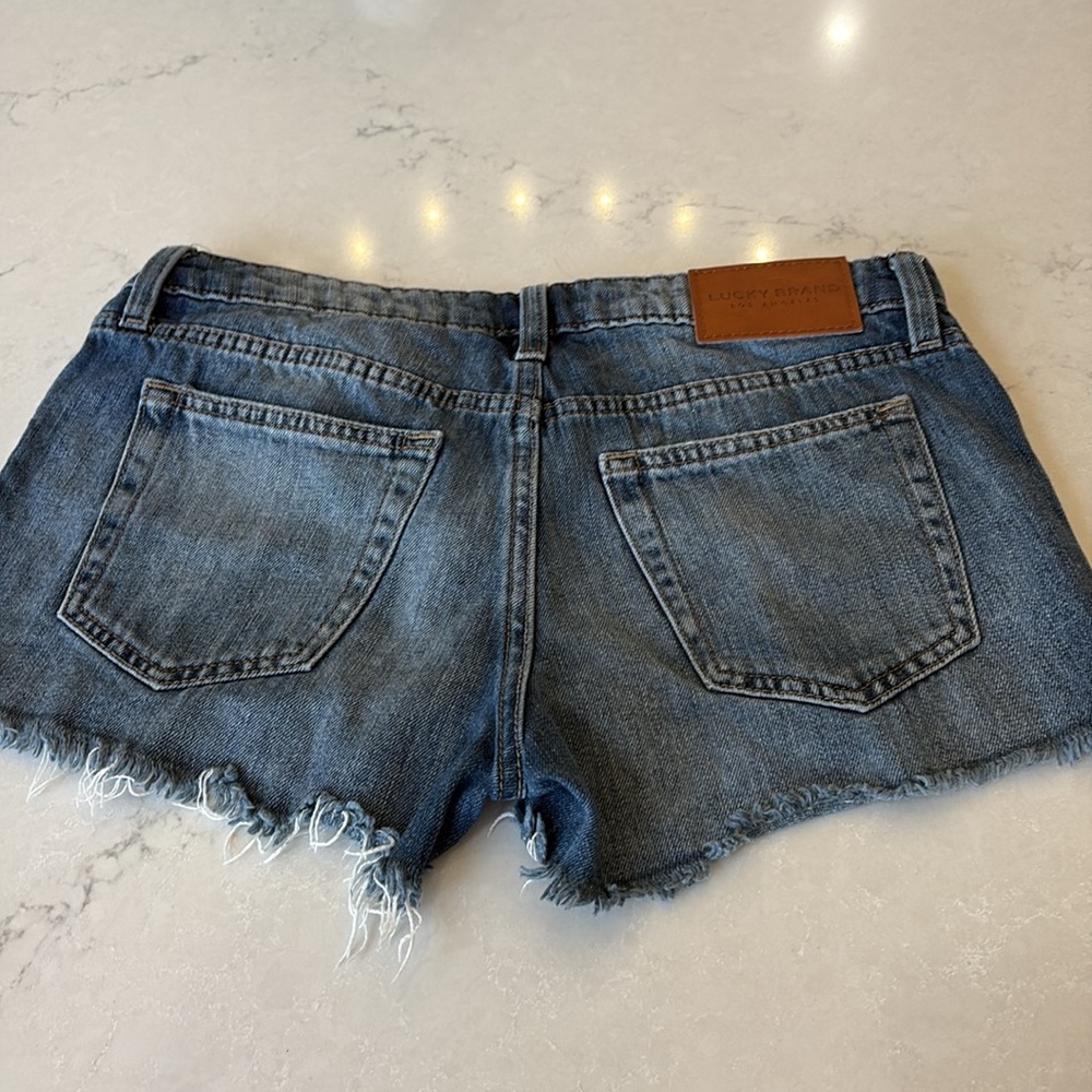 Like new lucky brand shorts - Picture 3 of 4